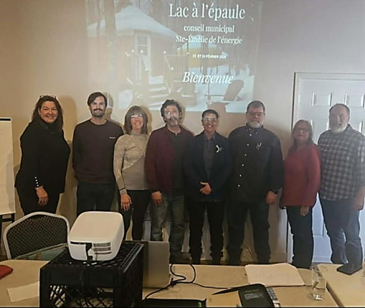 Le conseil réuni dans un